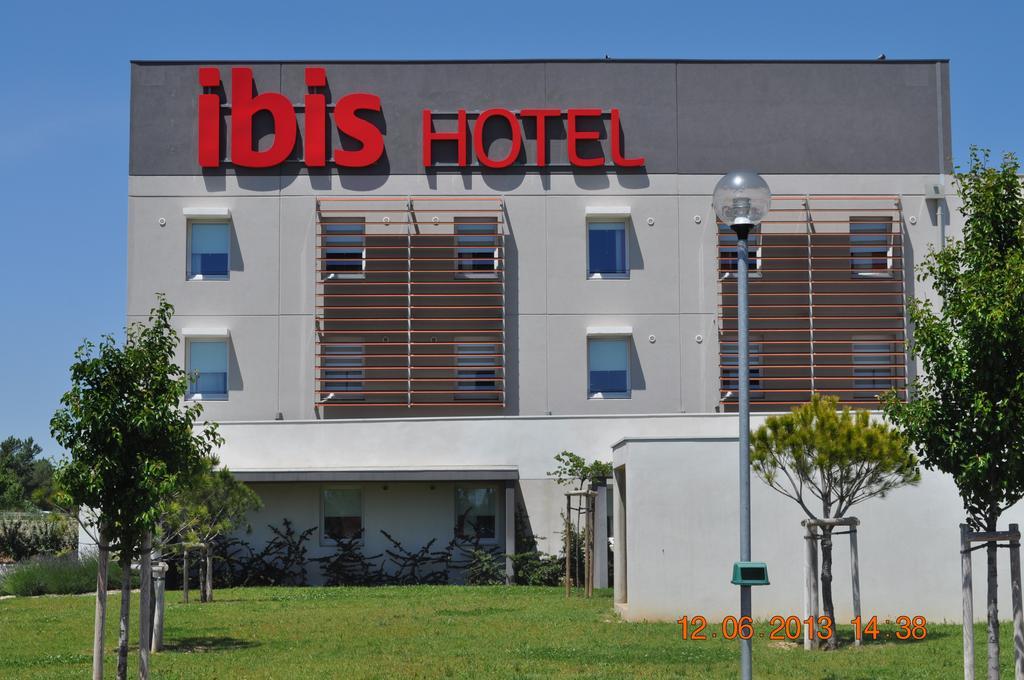 ibis Istres Trigance Hotel Bagian luar foto